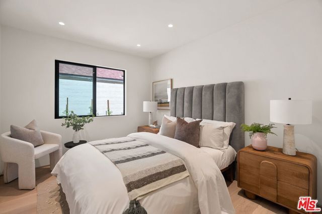 2725 Midvale Avenue, Los Angeles, CA 90064
