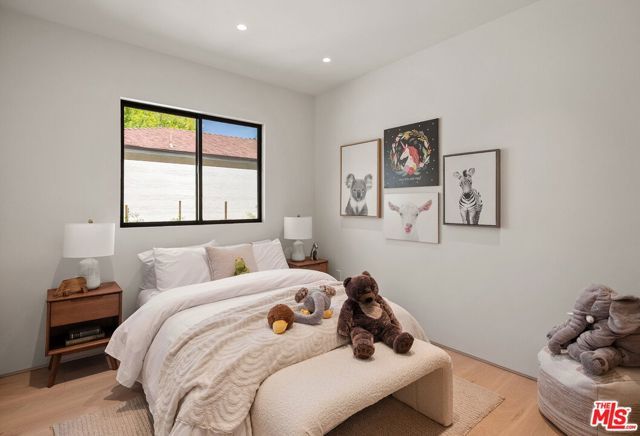 2725 Midvale Avenue, Los Angeles, CA 90064