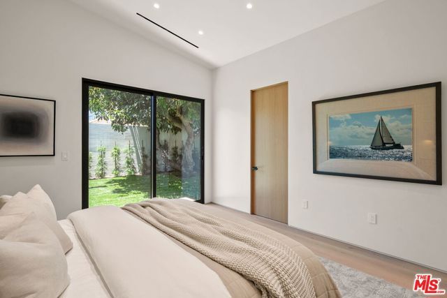 2725 Midvale Avenue, Los Angeles, CA 90064