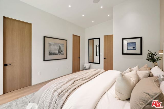 2725 Midvale Avenue, Los Angeles, CA 90064