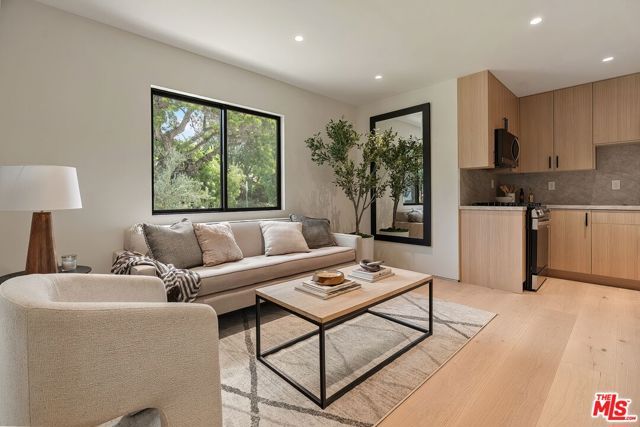 2725 Midvale Avenue, Los Angeles, CA 90064