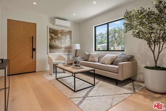 2725 Midvale Avenue, Los Angeles, CA 90064
