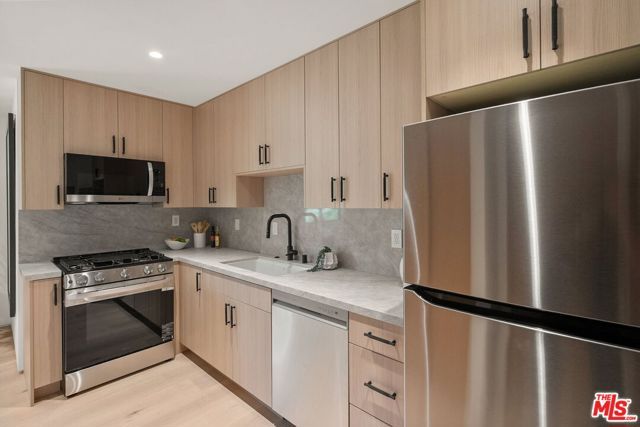 2725 Midvale Avenue, Los Angeles, CA 90064