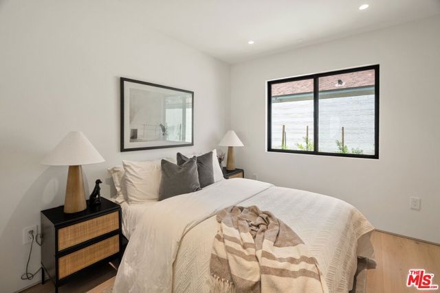 2725 Midvale Avenue, Los Angeles, CA 90064