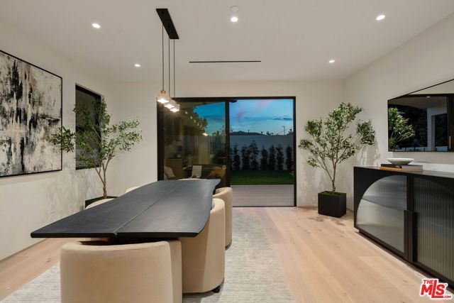 2725 Midvale Avenue, Los Angeles, CA 90064