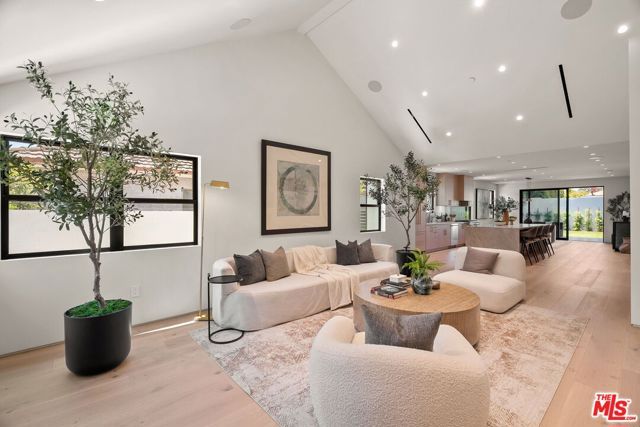 2725 Midvale Avenue, Los Angeles, CA 90064