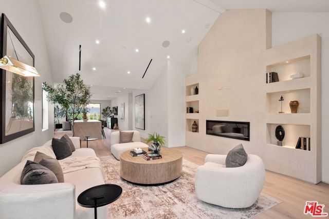 2725 Midvale Avenue, Los Angeles, CA 90064