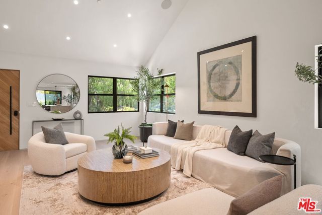 2725 Midvale Avenue, Los Angeles, CA 90064