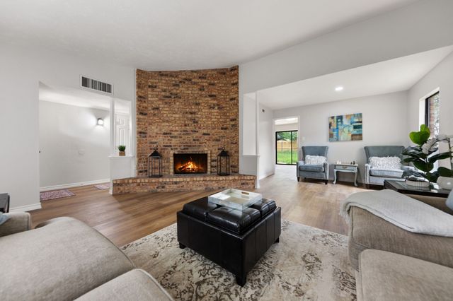 809 Levelland Drive, Arlington, TX 76017