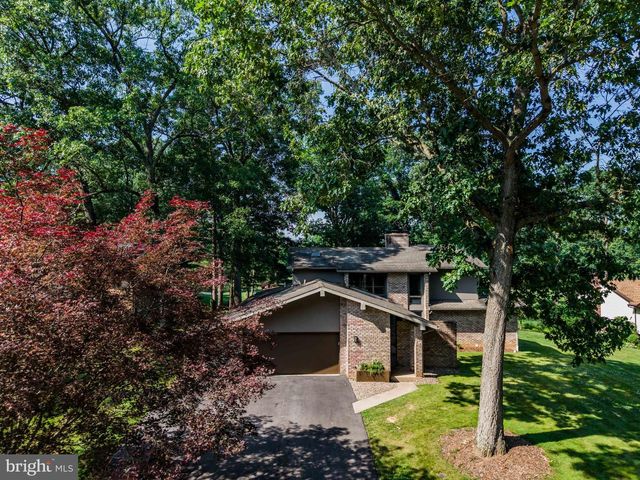 6566 FAIRWAY DR W, Fayetteville, PA 17222