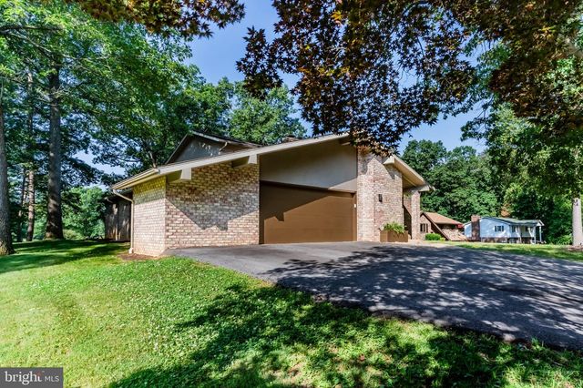 6566 FAIRWAY DR W, Fayetteville, PA 17222