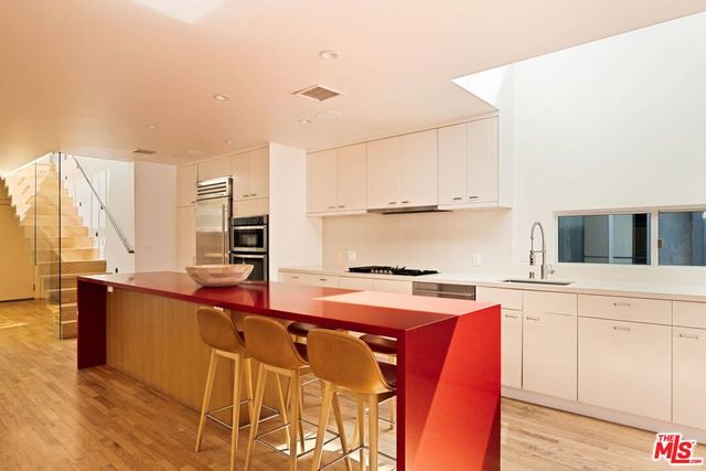 230 Carroll Canal, Venice, CA 90291