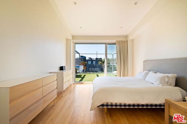 230 Carroll Canal, Venice, CA 90291
