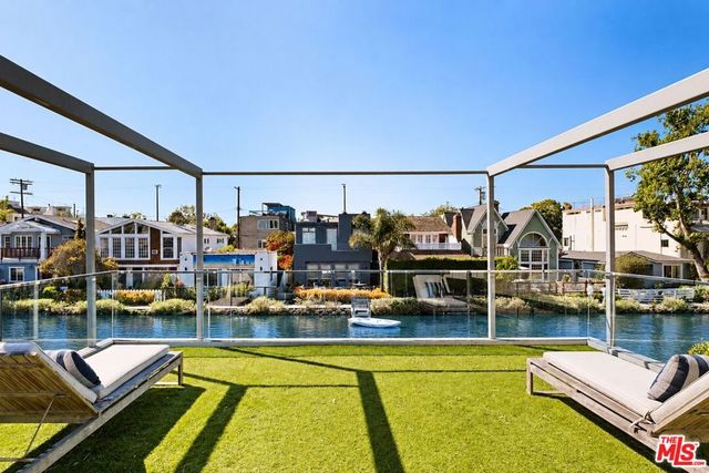 230 Carroll Canal, Venice, CA 90291
