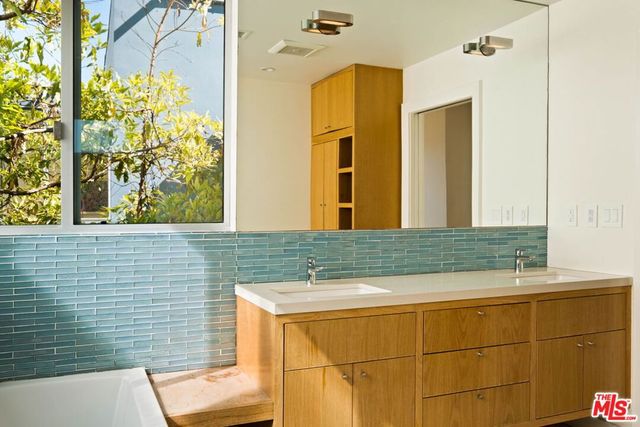 230 Carroll Canal, Venice, CA 90291