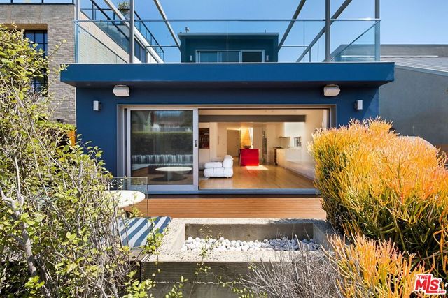 230 Carroll Canal, Venice, CA 90291