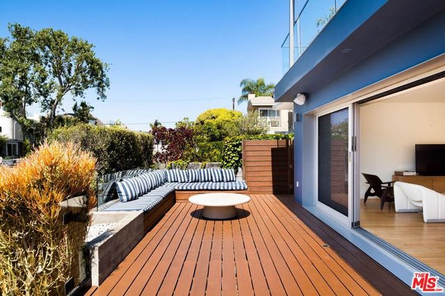 230 Carroll Canal, Venice, CA 90291
