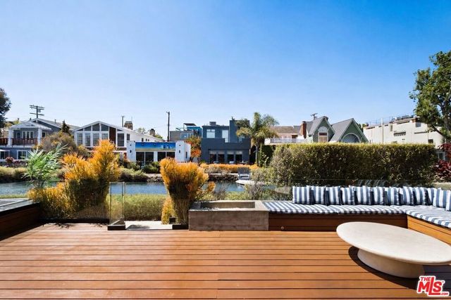 230 Carroll Canal, Venice, CA 90291