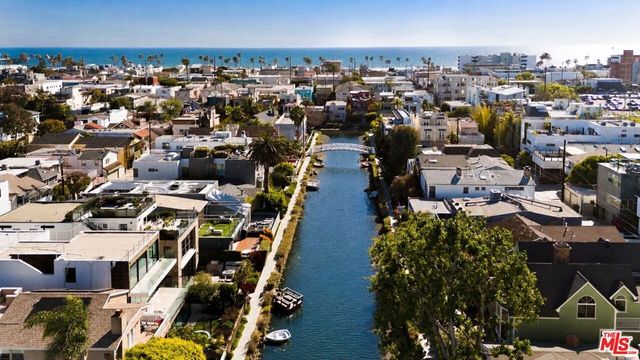 230 Carroll Canal, Venice, CA 90291