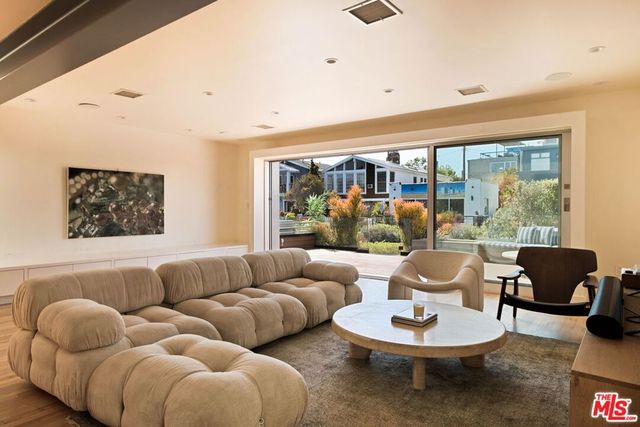 230 Carroll Canal, Venice, CA 90291