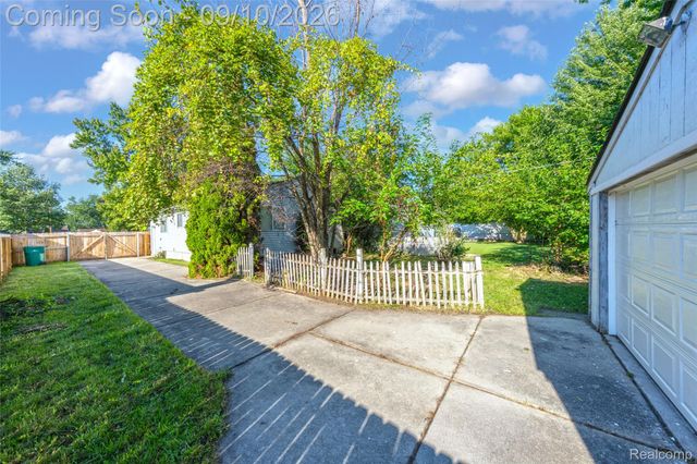24935 Trombley Street, Harrison Charter Township, MI 48045