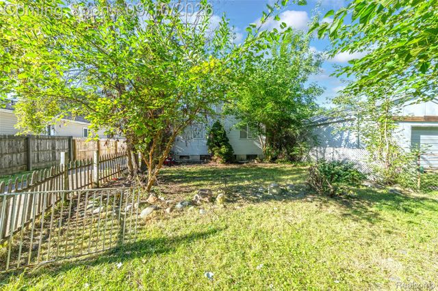 24935 Trombley Street, Harrison Charter Township, MI 48045