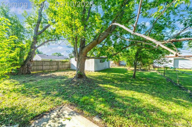 24935 Trombley Street, Harrison Charter Township, MI 48045