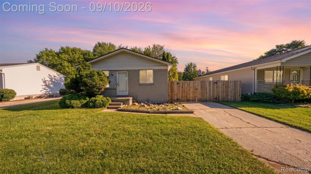 24935 Trombley Street, Harrison Charter Township, MI 48045