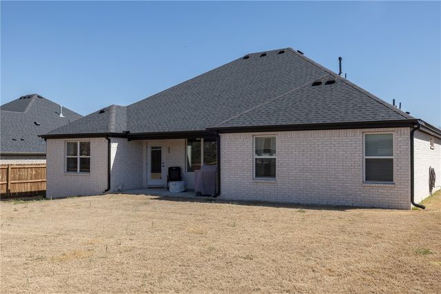 1575 N Pershing Street, Fayetteville, AR 72704