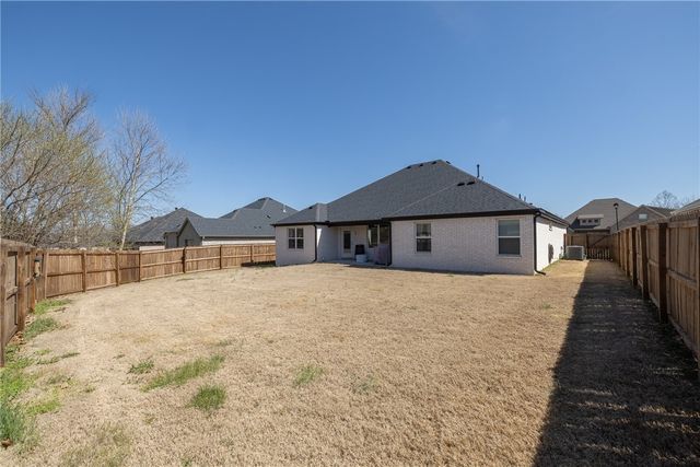 1575 N Pershing Street, Fayetteville, AR 72704