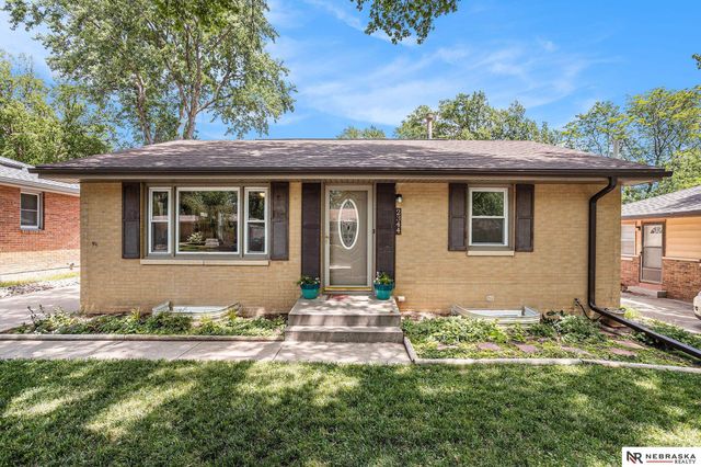 2344 S 61st Street, Lincoln, NE 68506
