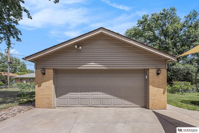 2344 S 61st Street, Lincoln, NE 68506