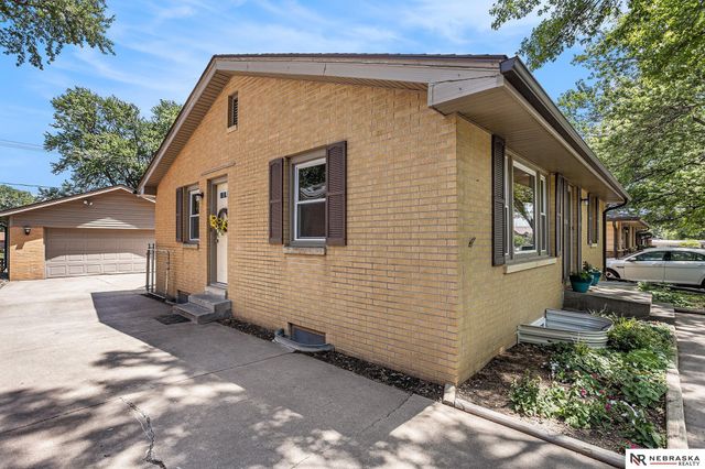 2344 S 61st Street, Lincoln, NE 68506