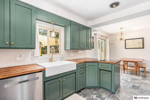 2344 S 61st Street, Lincoln, NE 68506