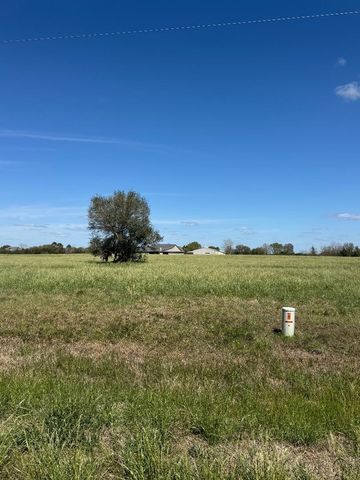 820 Chuckwagon Trail, Angleton, TX 77515