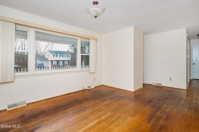 36 Bloomingdale Avenue, East Greenbush, NY 12061