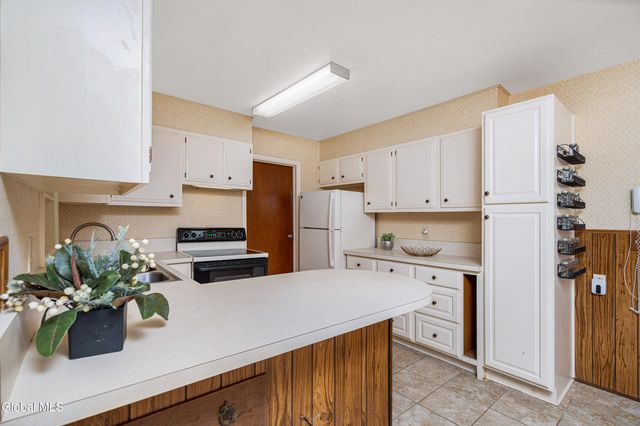 36 Bloomingdale Avenue, East Greenbush, NY 12061