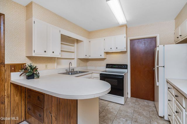 36 Bloomingdale Avenue, East Greenbush, NY 12061