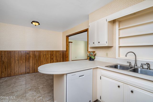 36 Bloomingdale Avenue, East Greenbush, NY 12061