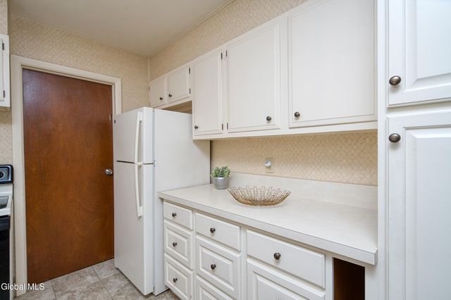 36 Bloomingdale Avenue, East Greenbush, NY 12061