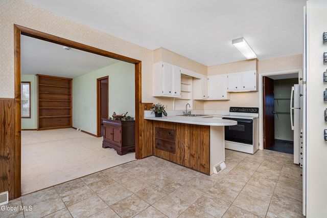 36 Bloomingdale Avenue, East Greenbush, NY 12061