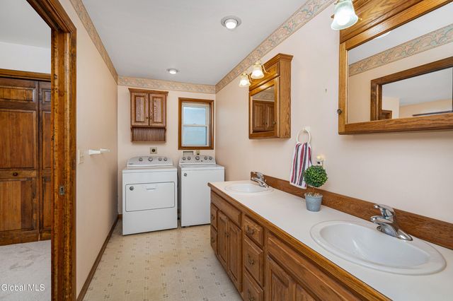 36 Bloomingdale Avenue, East Greenbush, NY 12061