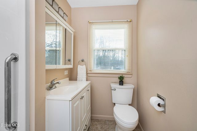 36 Bloomingdale Avenue, East Greenbush, NY 12061