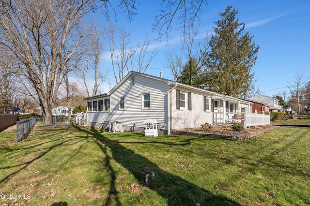 36 Bloomingdale Avenue, East Greenbush, NY 12061