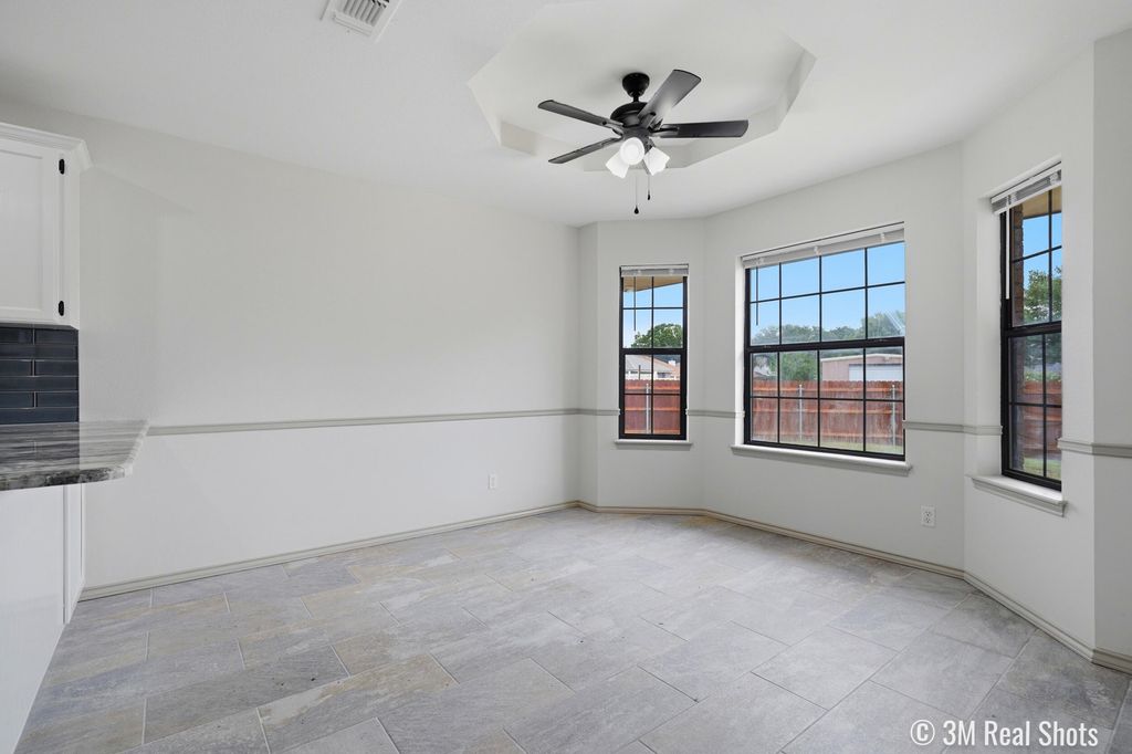 Image 9 of property listing at 5854 Hickorywood Drive, San Angelo, TX 76904