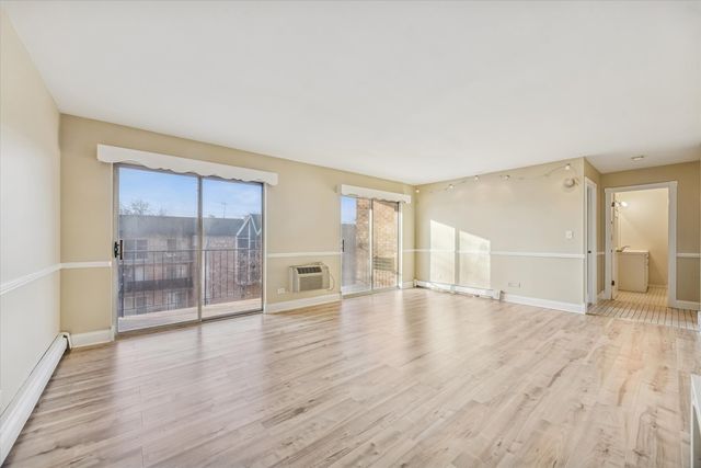 1041 N MILL Street 307, Naperville, IL 60563