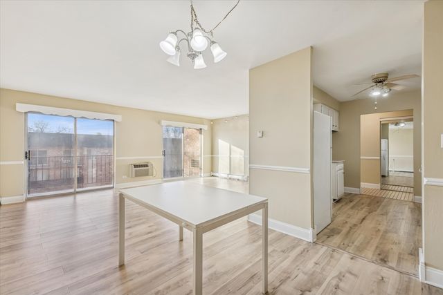 1041 N MILL Street 307, Naperville, IL 60563