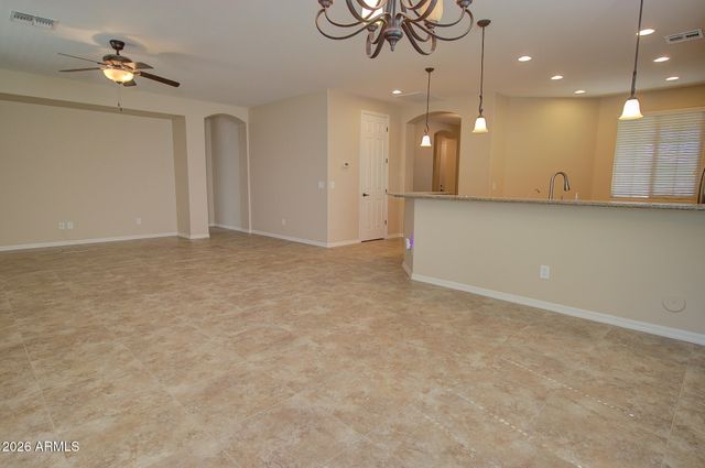 193 W LEATHERWOOD Avenue, San Tan Valley, AZ 85140