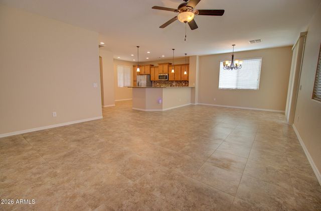 193 W LEATHERWOOD Avenue, San Tan Valley, AZ 85140