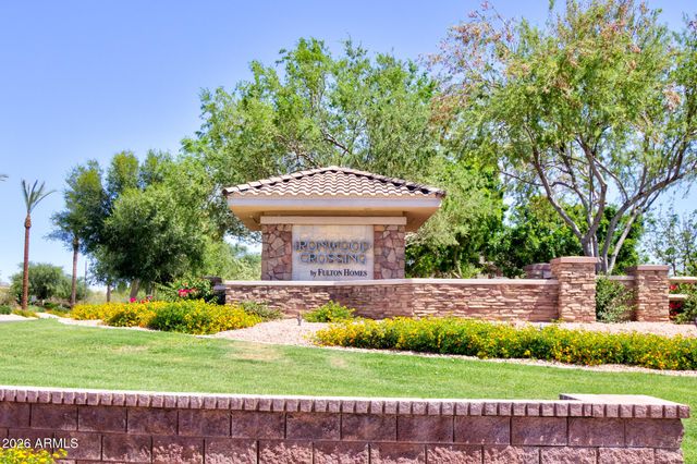 193 W LEATHERWOOD Avenue, San Tan Valley, AZ 85140